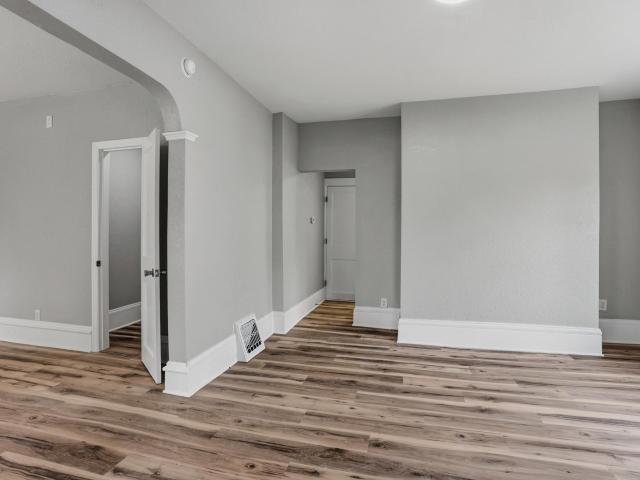 103 3rd Avenue E