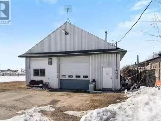 103 3Rd Street W, Delisle, SK, S0L 0P0 commercial for sale.
