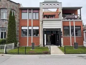 103 180 Rue Ste Marie, Terrebonne Terrebonne, QC, J6W 3E1.