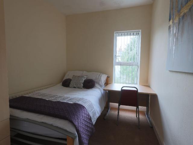 103 Broomspring Lane, 5 bedroom, Terraced