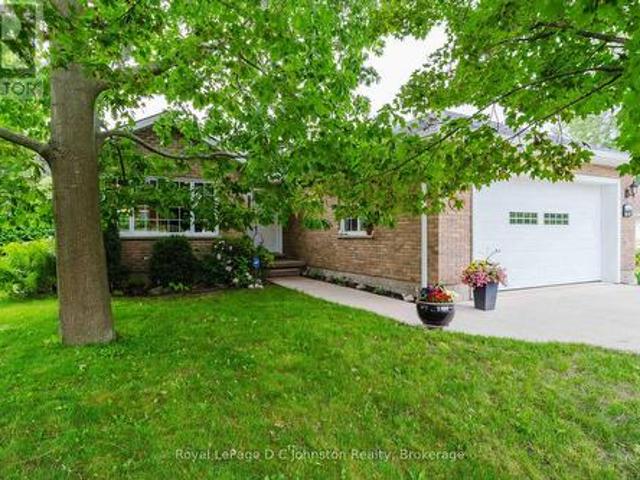 103 Grenville Street N, Saugeen Shores, ON, N0H 2L0 house for sale | Listing ID X13612 | Royal LePage