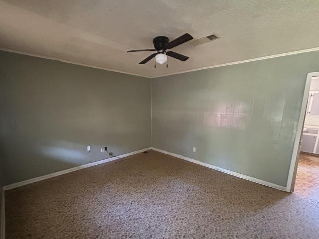 103 E Yelverton