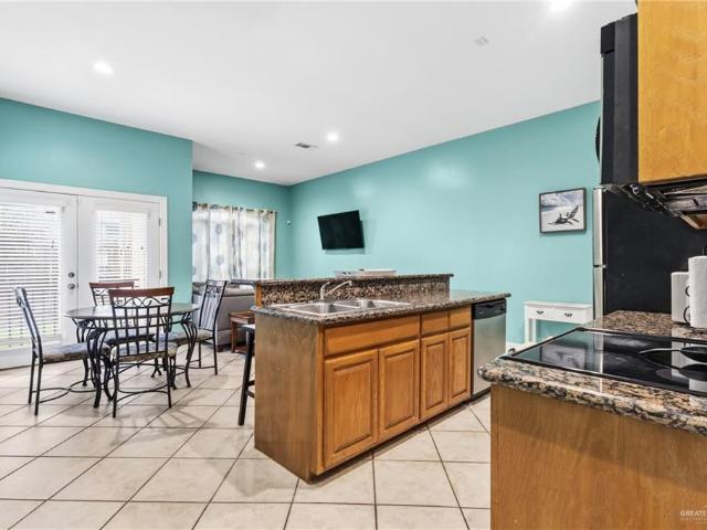 103 E Gardenia Street 6