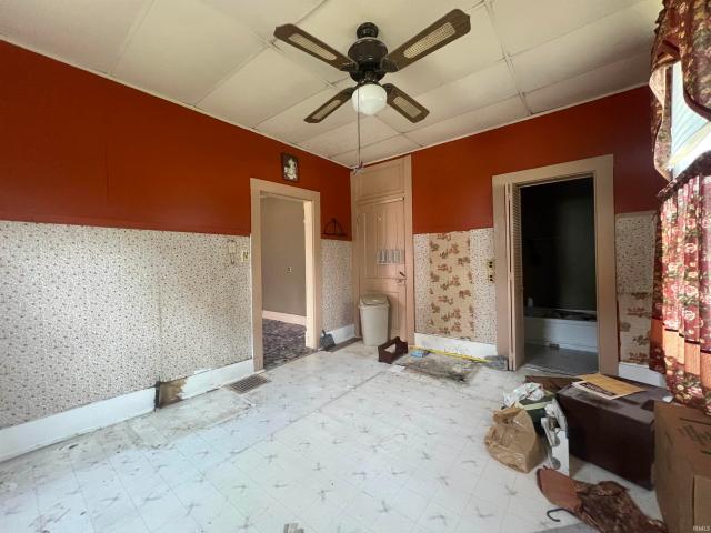 103 E Riverside Drive