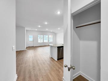 103 E Sunbelt Court