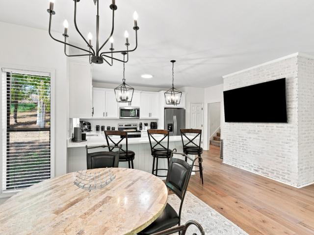 103 East Cv
