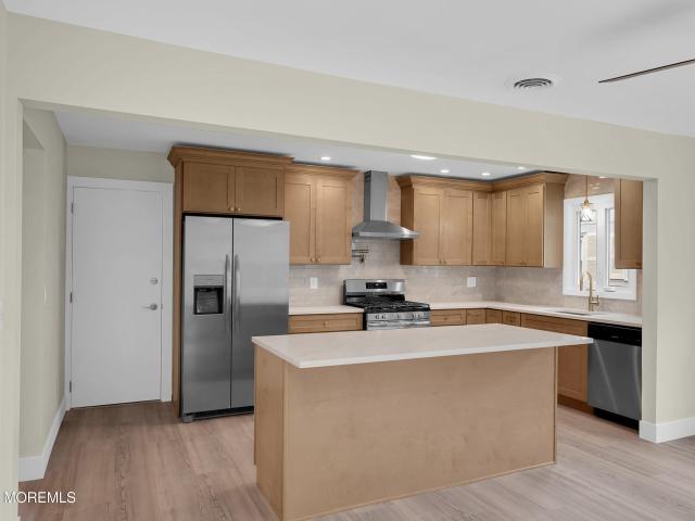 103 Edgewater Court