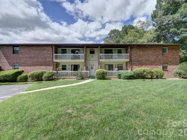 103 Oakwood Pl, Unit 3, Hendersonville, NC 28792 | MLS #4307