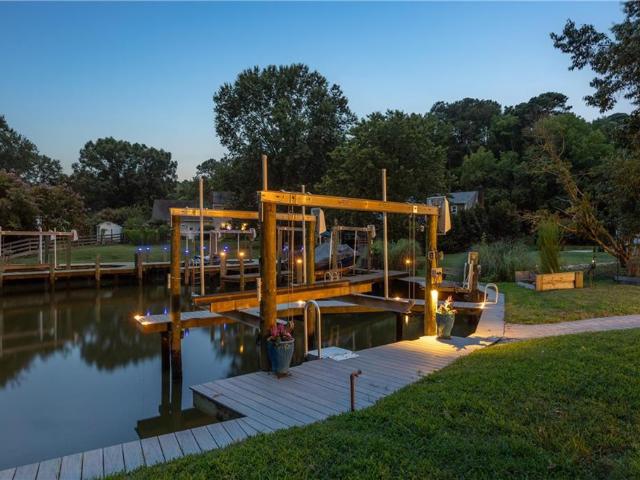 103 Lands End DR