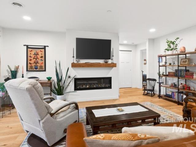 103 N Almon #203