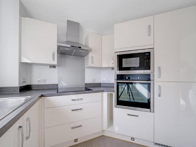 103 St. John's Road, Tunbridge Wells TN4 2 bed retirement property to rent £4,900 pcm £1,131 pw