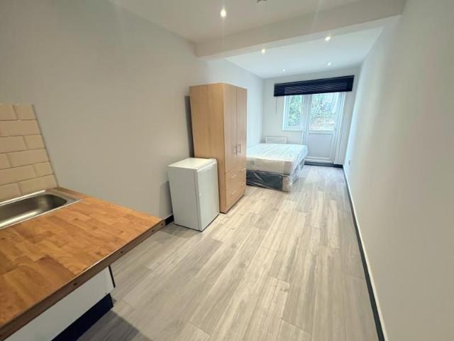 103 Raymond Crescent, GuildfordProperty for lettings Seymours