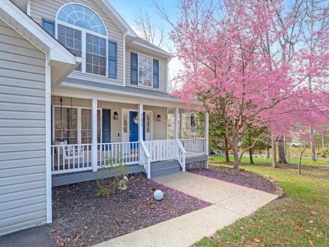 103 riverside dr