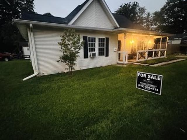 103 W Vine St, Mitchell, IN 47446