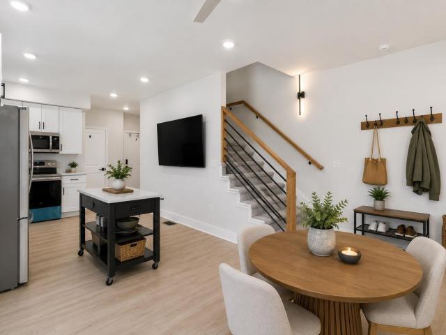 103 W Wabash Avenue
