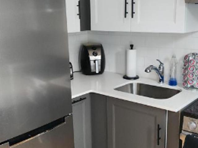 103 Waverley Street apartment — Ottawa, ON 1 Bedroom 1 Bedroom