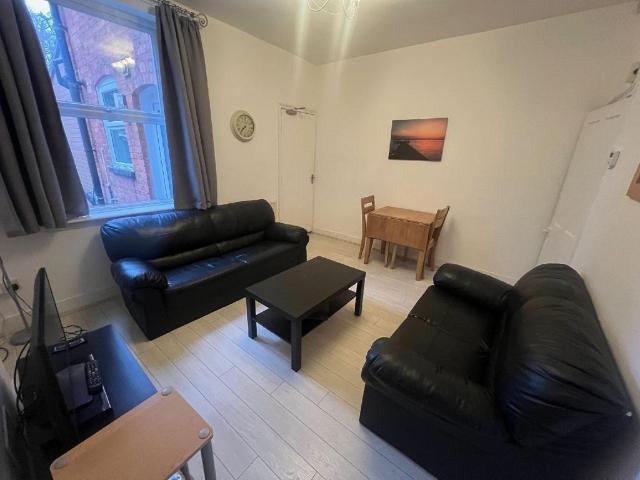 103 Teignmouth Road, Stirchley, B29 7AX, United Kingdom | Room for rent #137556282 | Rentberry