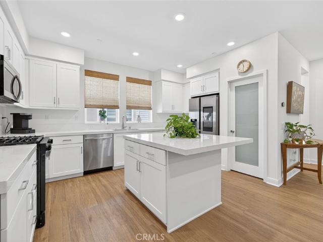 1044 N Anaheim Boulevard 3