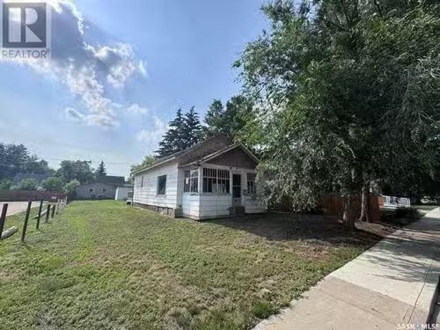 1044 7Th Avenue Nw, Moose Jaw, SK, S6H 4C4 house for sale L.