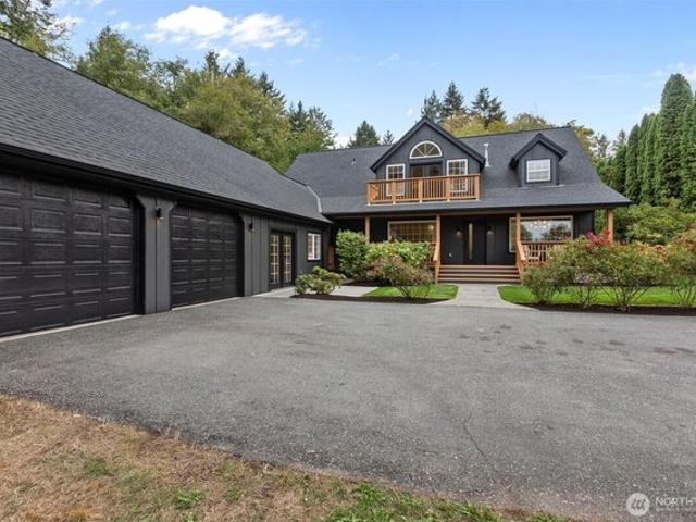 10454 Arrow Point Dr NE, Bainbridge Island, WA 98110