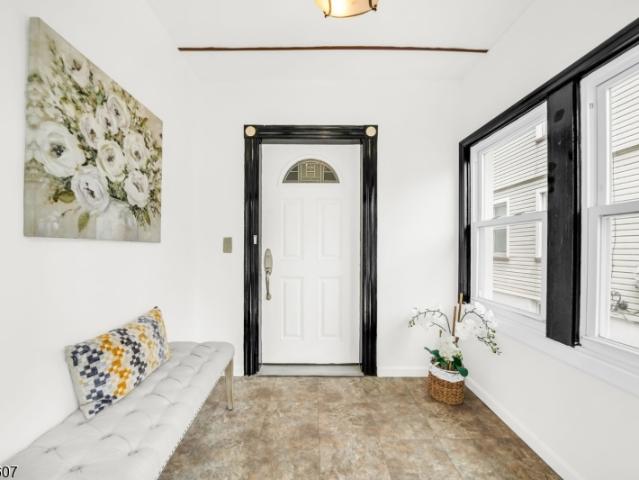 1046 Falls Ter