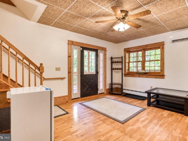 1048 Courtney Hollow Lane