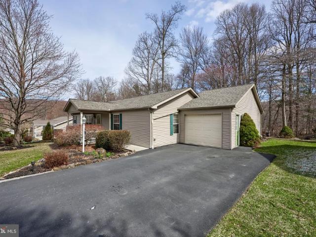 1048 Hemlock Cir