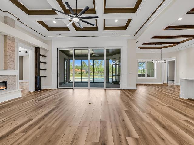 1048 Johnston Dr