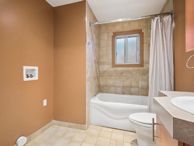 1048 Rue Sylvestre, Montréal LaSalle, QC H8N