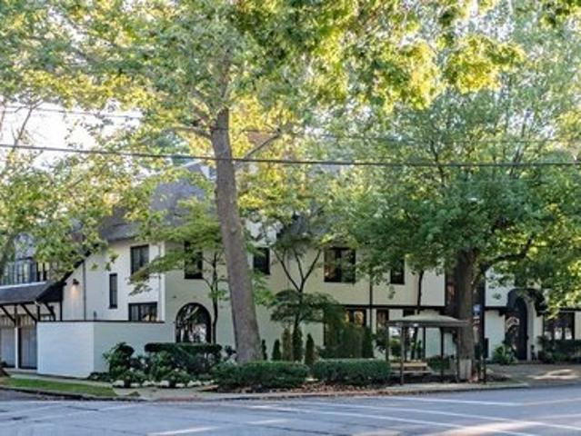 10494 Lake Shore Blvd, Bratenahl, OH 44108