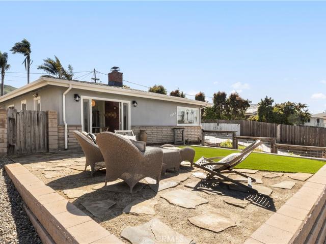 1049 Bay Oaks