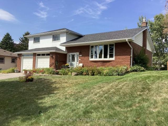1049 Elgin Street, Newmarket, ON, L3Y 3C3 house for sale | Listing ID N12979 | Royal LePage