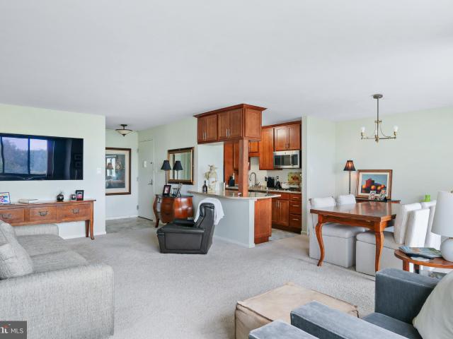 10401 Grosvenor Pl, Unit 1009, Rockville, MD 20852 | MLS #MDMC2228