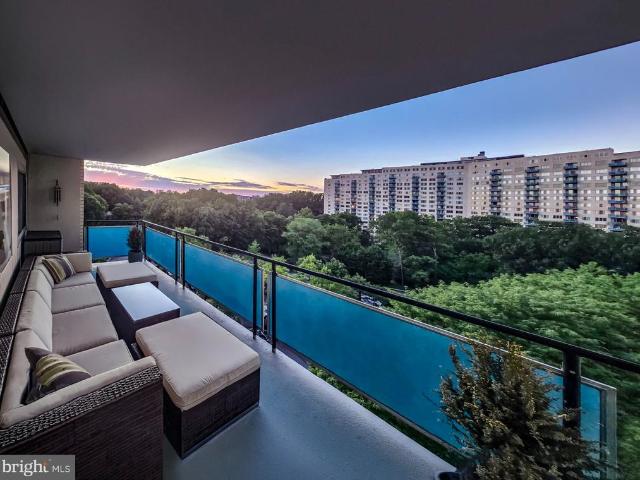 10401 Grosvenor Place # 1002