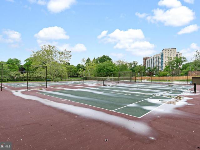 10401 Grosvenor Place # 1009
