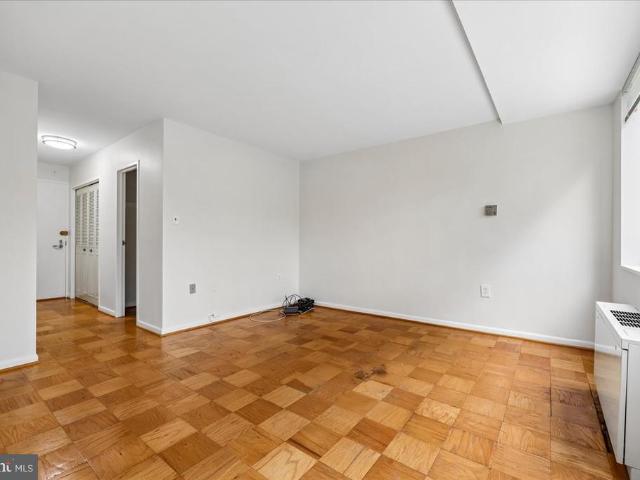 10401 Grosvenor Place # 424