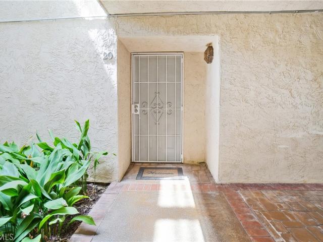 1040 E Washington 20