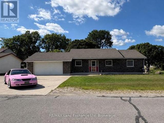 1041 Main Street, Howick, ON, N0G 2X0 house for sale | Listing ID X13624 | Royal LePage