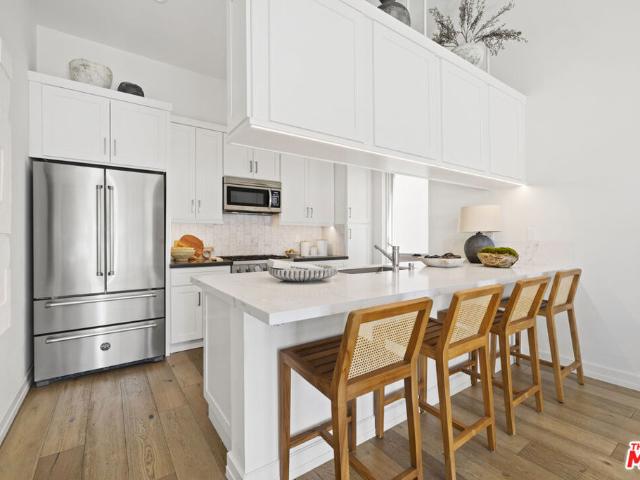 1041 N Spaulding Avenue 208
