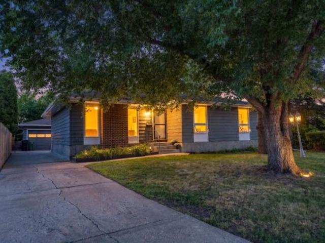 1041 A Avenue Nw, Edmonton, AB, T6J 2J5 house for sale | Listing ID E4505 | Royal LePage