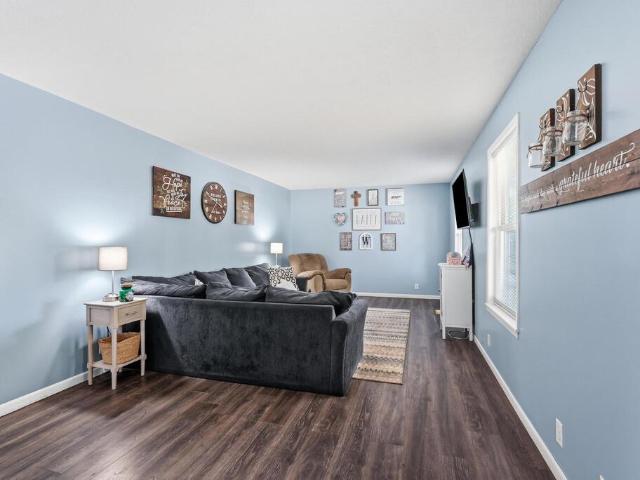 1041 Glenobey Rd