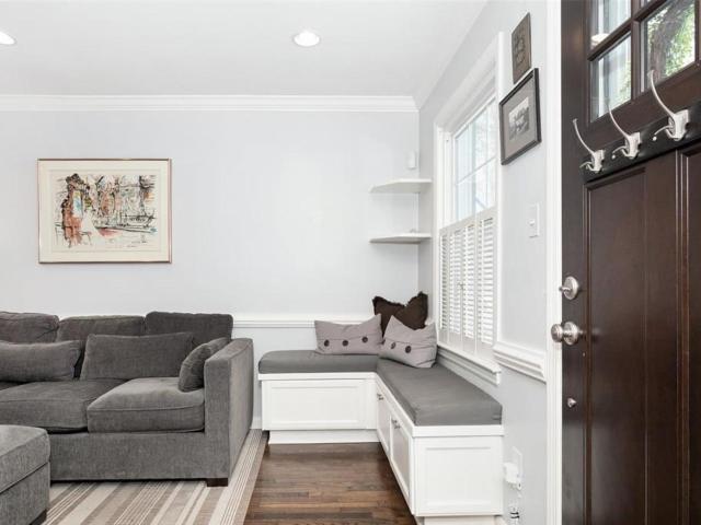 1042 Chestnut Street, Birmingham, US, MI