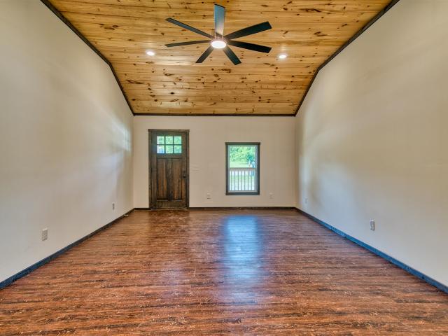 1042 Highland Lick Road
