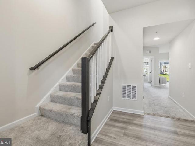 1042 Highpoint Trl