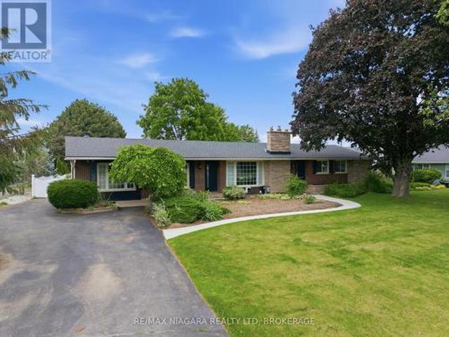 1042 Lakeshore Road W, St. Catharines Rural Port, ON, L2R 6P9 house for sale | Listing ID X13488 | Royal LePage