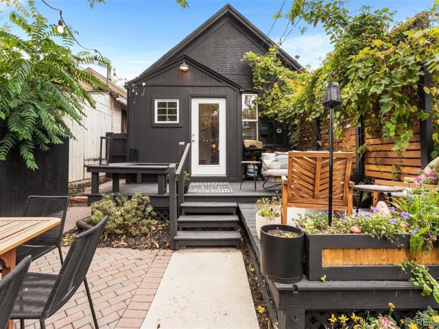1042 Lipan Street