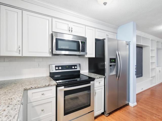 1042 Stratford Court