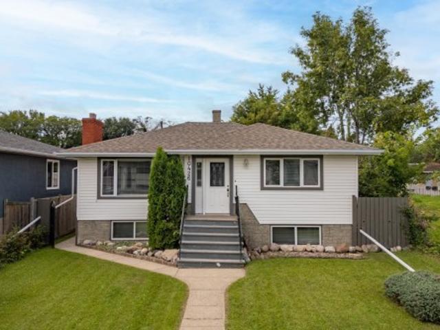 1042 Street Nw, Edmonton, AB, T6A 3G9 house for sale | Listing ID E4504 | Royal LePage