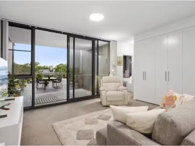 104/2 8 Pine Avenue, Little Bay Apartment for rent Listed by.