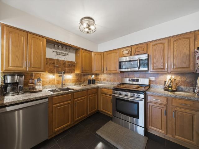 10437 Natoma Avenue # 11